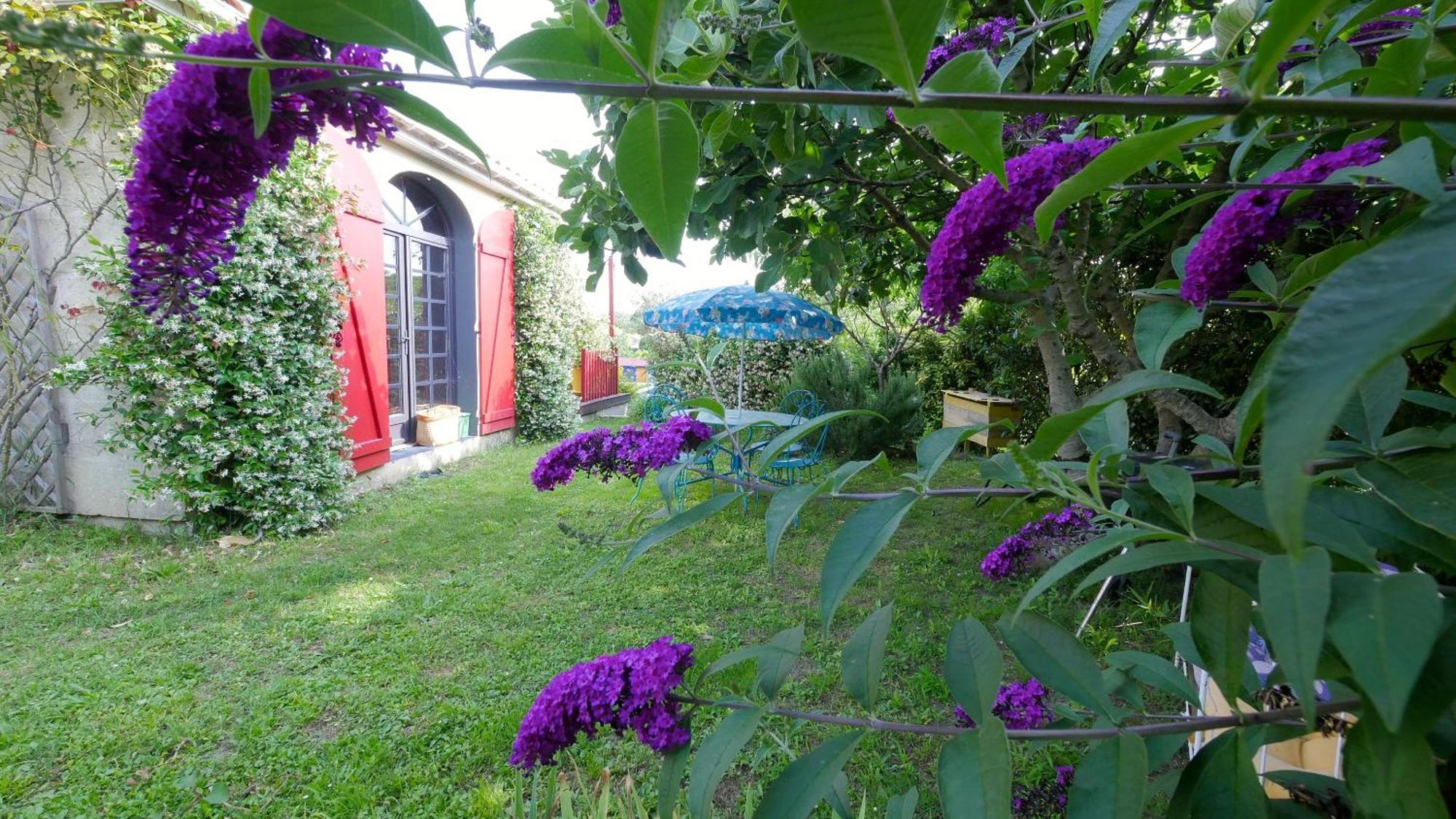 Les Jardins D'Ispahan Prignac-et-Marcamps Exterior photo